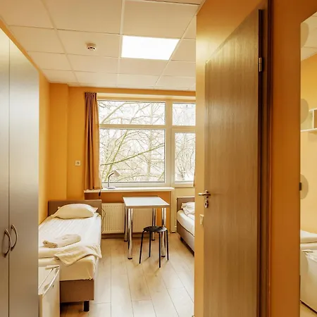 Bridge Free Parking Hotel 2*