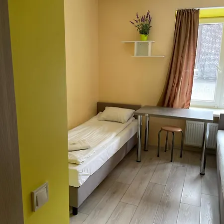 Bridge Free Parking Hotel 2*