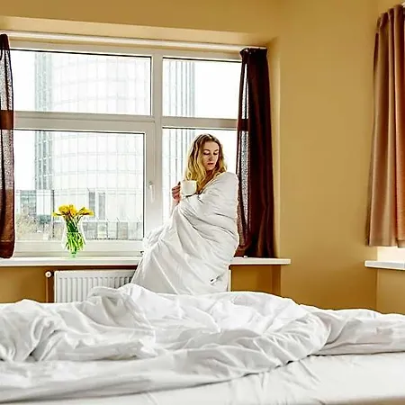 Otel Bridge Free Parking Riga