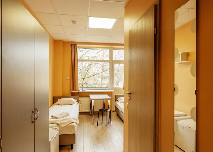 Bridge Free Parking Hotel 2*